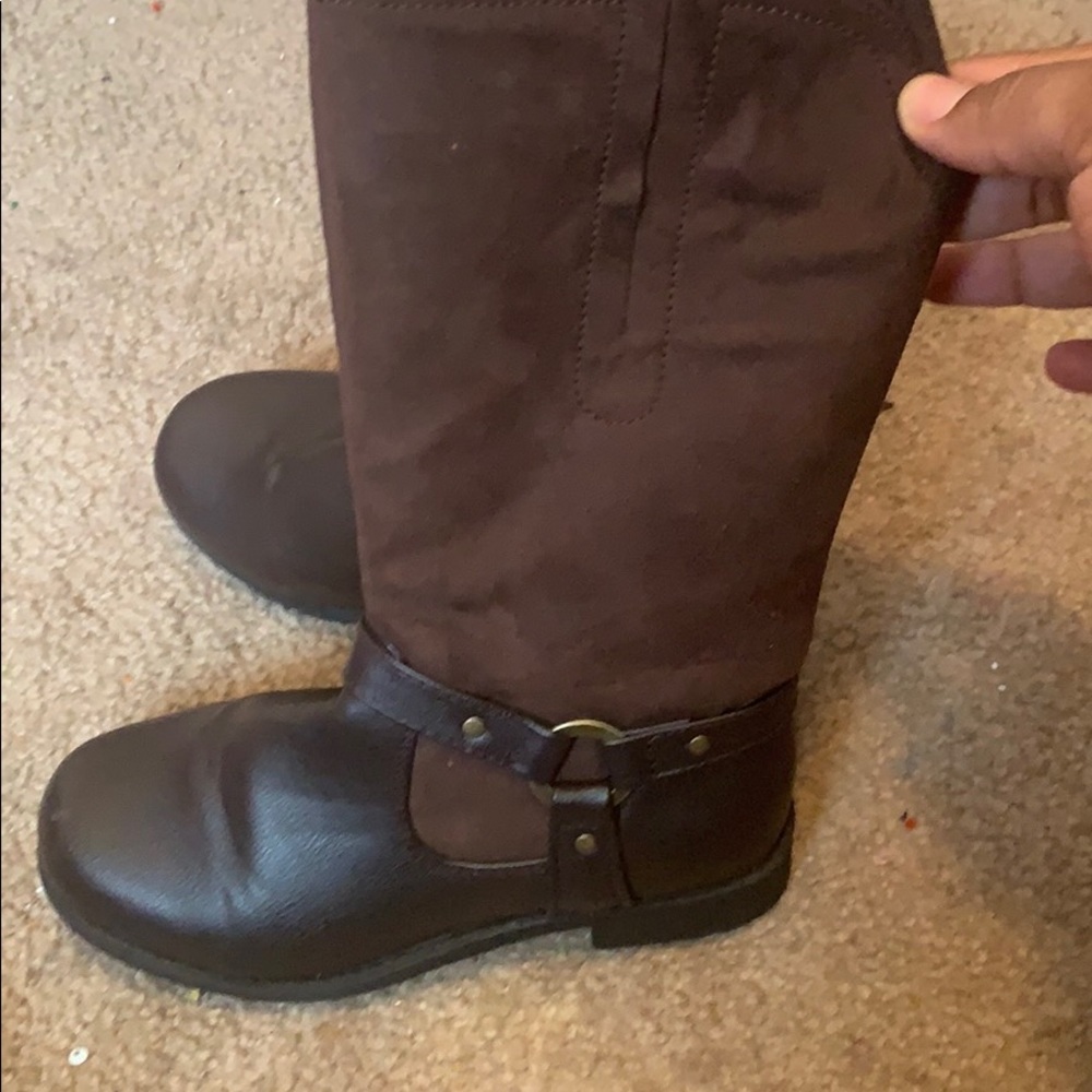 Brown leather boot